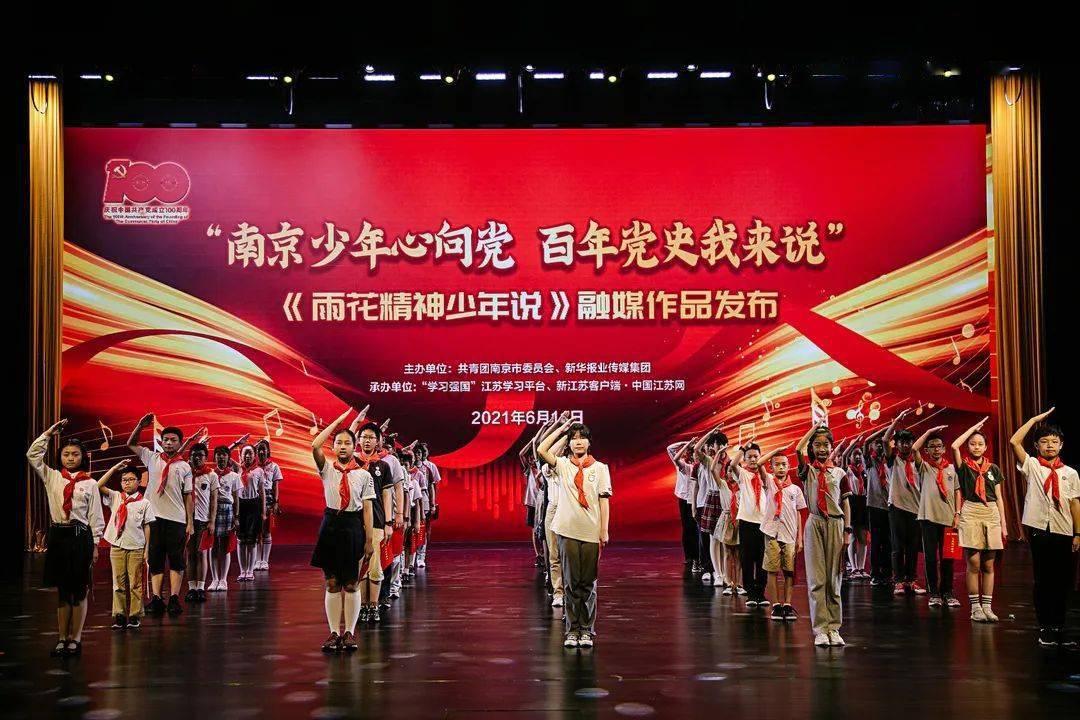 成都一袭汉服课堂科技有限责任公司:汉服布料及刺绣工艺介绍